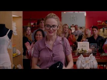 Heather Graham Knocks out Shopper